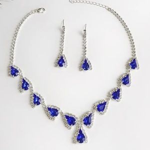 Amazing blue sapphire colored crystal stone necklace and earring set (2 piece)